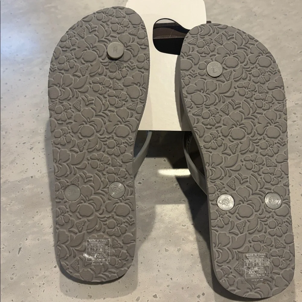 Roxy Gray Flip Flops Thongs Sandals - Picture 2 of 3